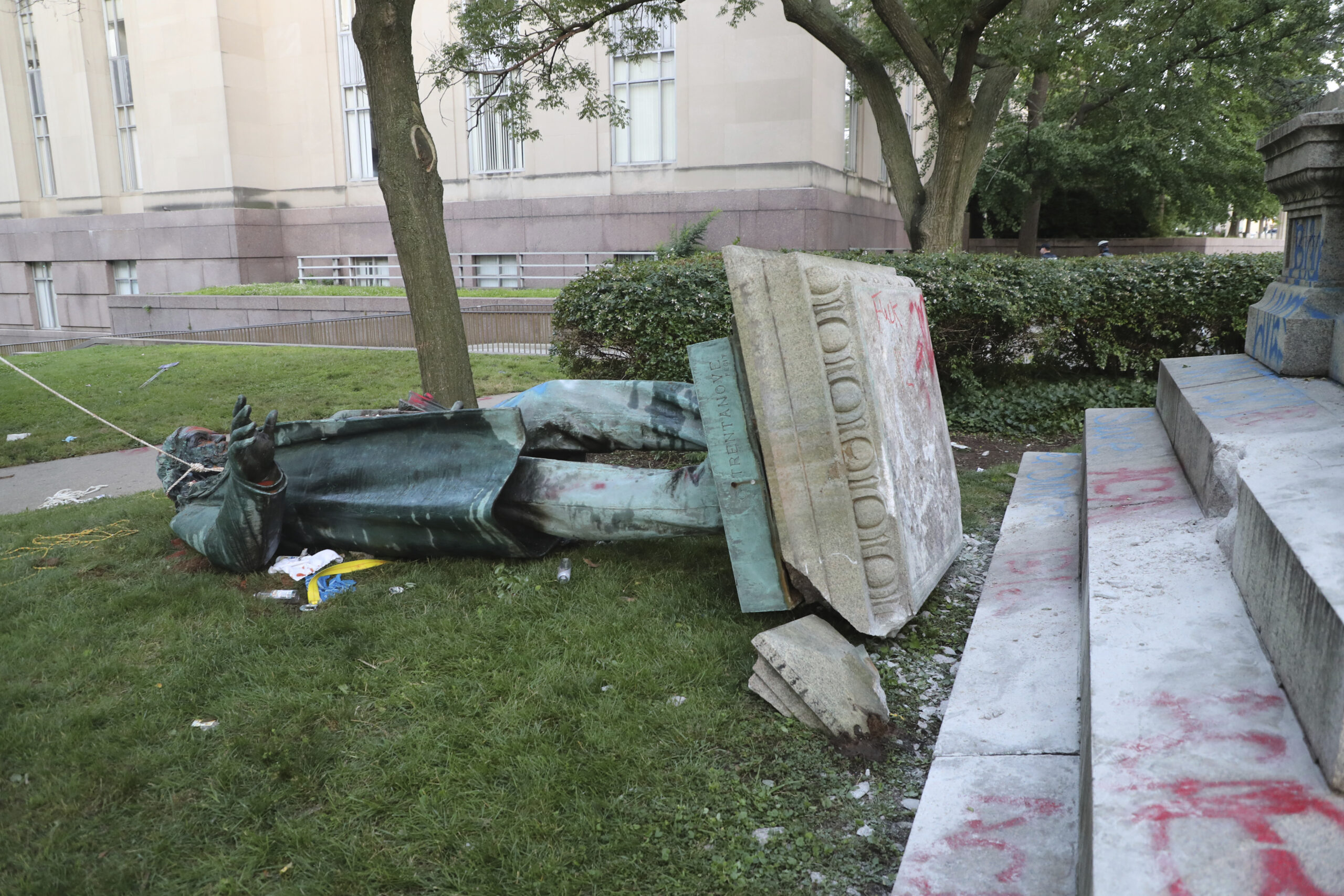 Trump Is Putting Confederate Statues Back Up. Here’s Why They Must Fall Again.